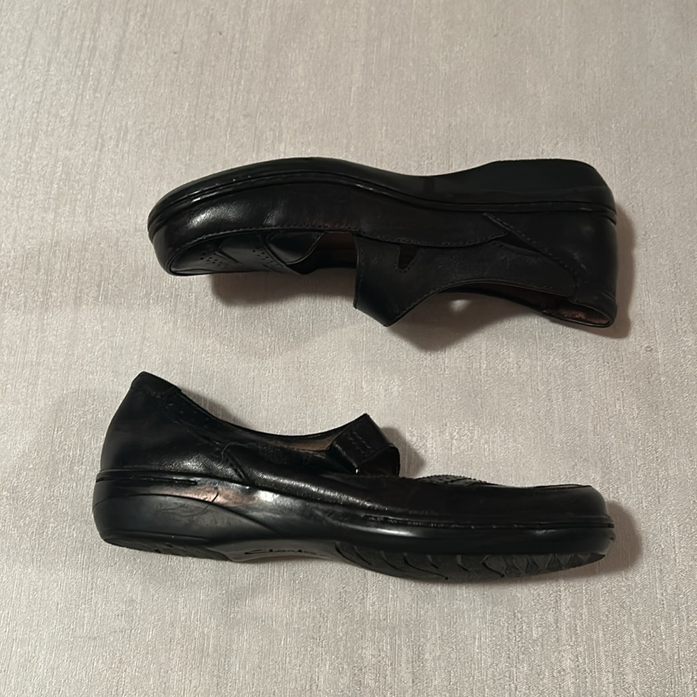 Clarks Collection Rounded Toe Cut Out Loafers - Picture 5 of 6